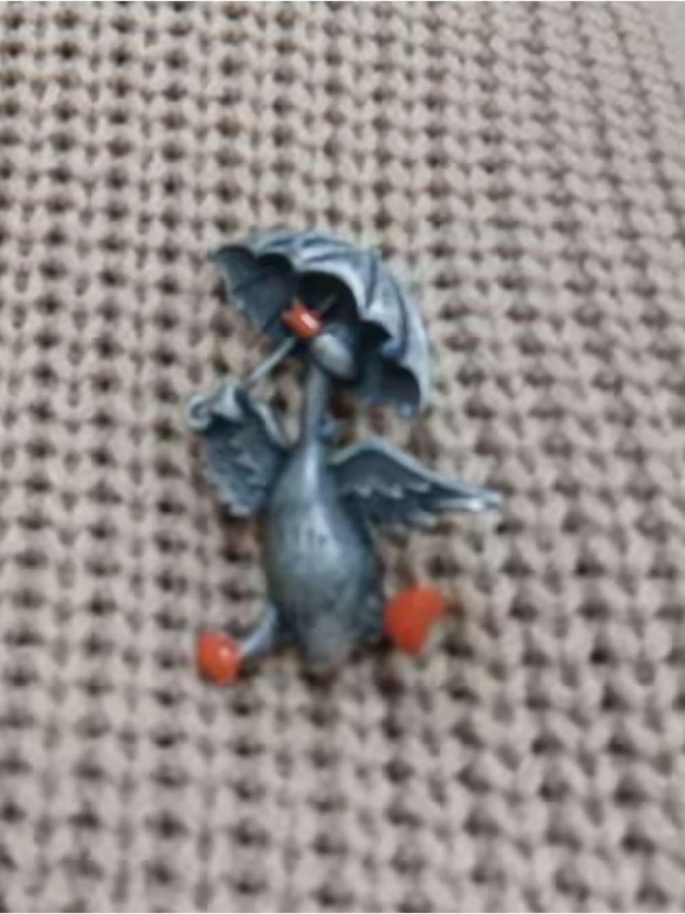 Vintage Umbrella Duck Brooch - Picture 3 of 11